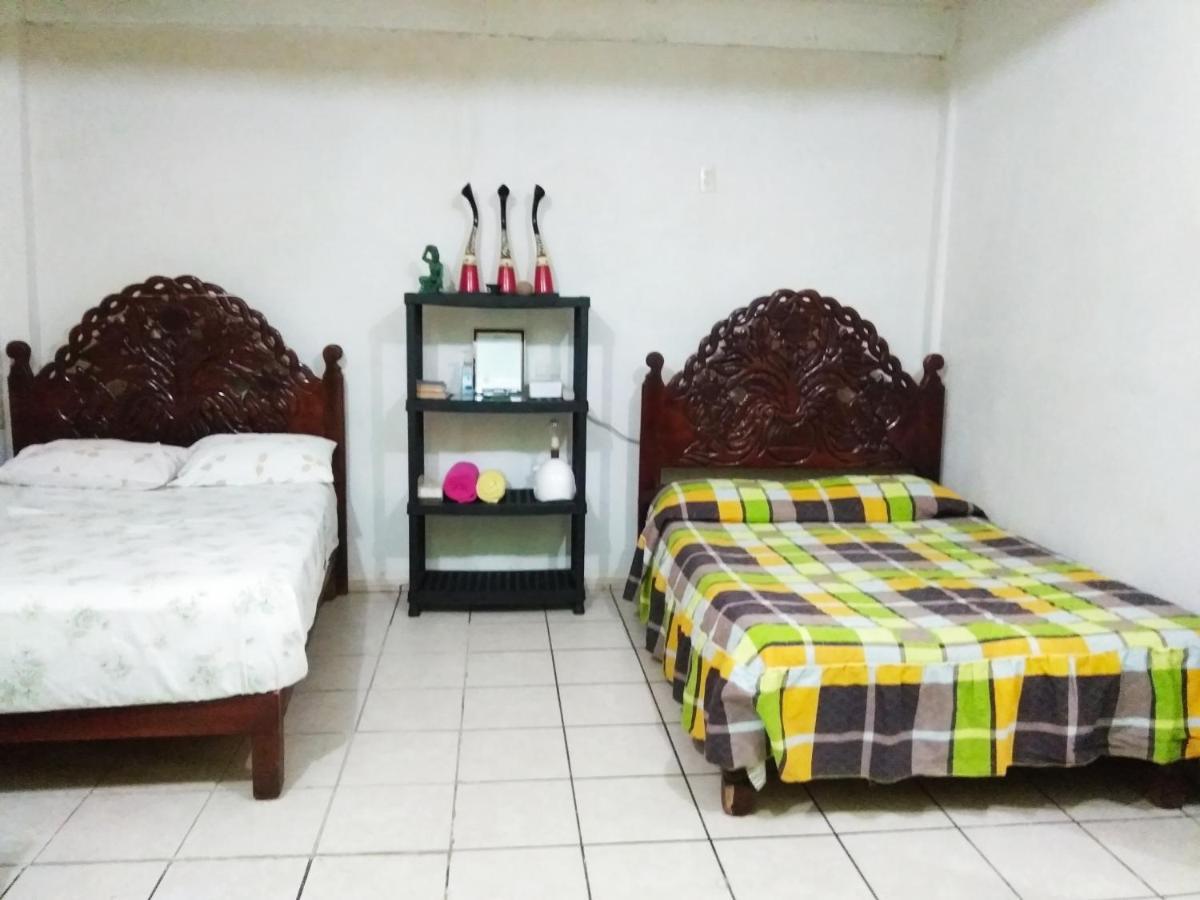 Habitacion Con Aire Acond. Segura Y Economica En Zihuatanejo Ngoại thất bức ảnh